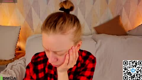 Snapshot of michelle_blond chatting on 18, 5, 2026 michelle_blond online show from 18, 5, 2026