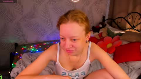 Snapshot of michelle_blond chatting on 26, 5, 2026 michelle_blond online show from 26, 5, 2026