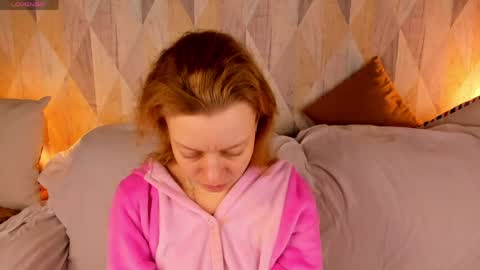 Snapshot of michelle_blond chatting on 27, 5, 2026 michelle_blond online show from 27, 5, 2026