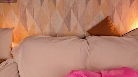 Snapshot of michelle_blond chatting on 27, 5, 2026 michelle_blond online show from 27, 5, 2026