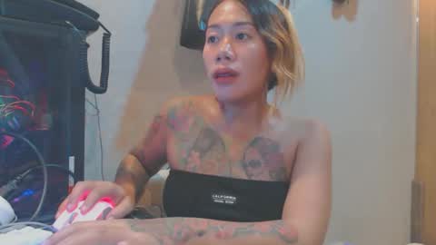 Snapshot of michelle_ux chatting on 17, 11, 2025 michelle_ux online show from 17, 11, 2025