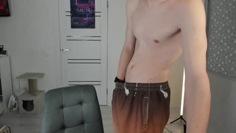 mickleloveu online show from 4, 12, 2025