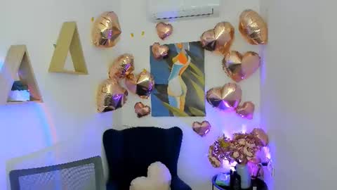 midnighteaura online show from 5, 2, 2026