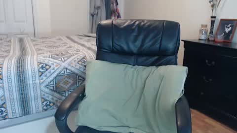 Snapshot of midsummernightsdream chatting on 4, 3, 2025 MidsummerNightsDream online show from 4, 3, 2025