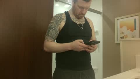 Snapshot of midtownhustler chatting on 15, 5, 2026 midtownhustler online show from 15, 5, 2026
