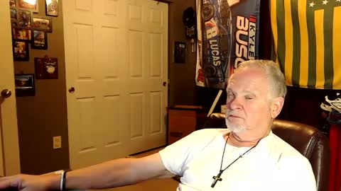 Snapshot of midwestdad09 chatting on 25, 9, 2025 midwestdad09 online show from 25, 9, 2025