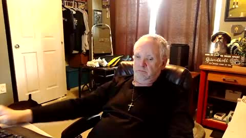 Snapshot of midwestdad09 chatting on 10, 10, 2025 midwestdad09 online show from 10, 10, 2025