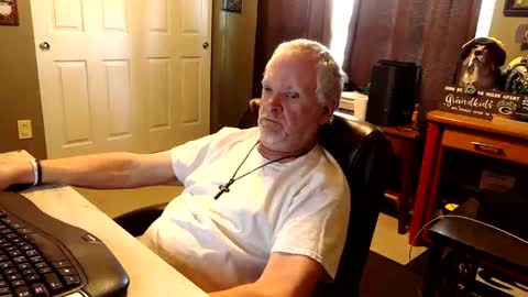 Snapshot of midwestdad09 chatting on 21, 10, 2025 midwestdad09 online show from 21, 10, 2025