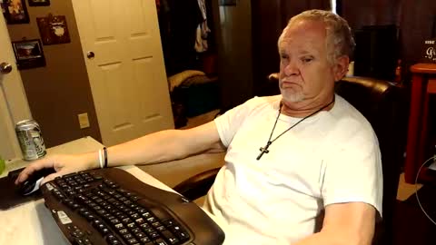 Snapshot of midwestdad09 chatting on 23, 10, 2025 midwestdad09 online show from 23, 10, 2025