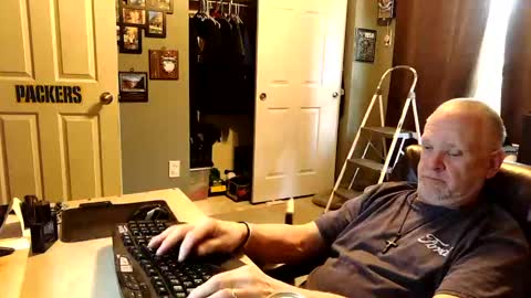 Snapshot of midwestdad09 chatting on 29, 10, 2025 midwestdad09 online show from 29, 10, 2025