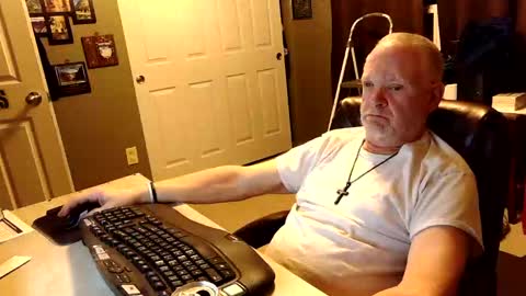 Snapshot of midwestdad09 chatting on 2, 11, 2025 midwestdad09 online show from 2, 11, 2025