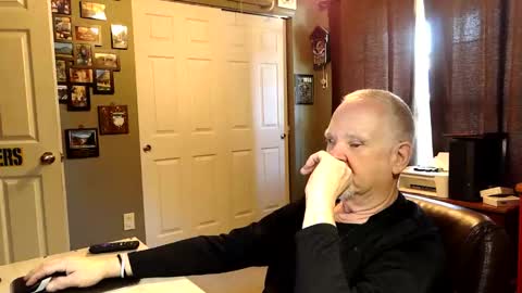 Snapshot of midwestdad09 chatting on 4, 11, 2025 midwestdad09 online show from 4, 11, 2025