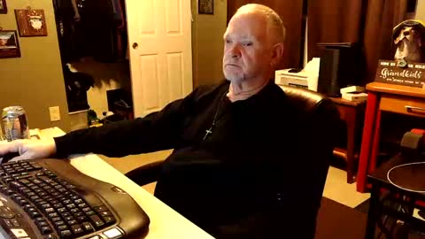 Snapshot of midwestdad09 chatting on 8, 11, 2025 midwestdad09 online show from 8, 11, 2025