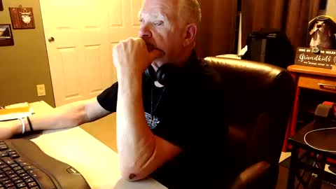 Snapshot of midwestdad09 chatting on 8, 11, 2025 midwestdad09 online show from 8, 11, 2025