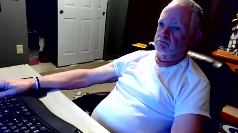 Snapshot of midwestdad09 chatting on 1, 12, 2025 midwestdad09 online show from 1, 12, 2025