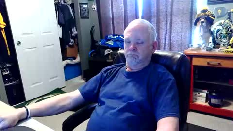 Snapshot of midwestdad09 chatting on 16, 4, 2026 midwestdad09 online show from 16, 4, 2026