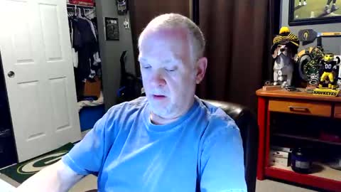 Snapshot of midwestdad09 chatting on 17, 4, 2026 midwestdad09 online show from 17, 4, 2026