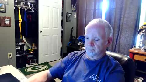 Snapshot of midwestdad09 chatting on 17, 4, 2026 midwestdad09 online show from 17, 4, 2026