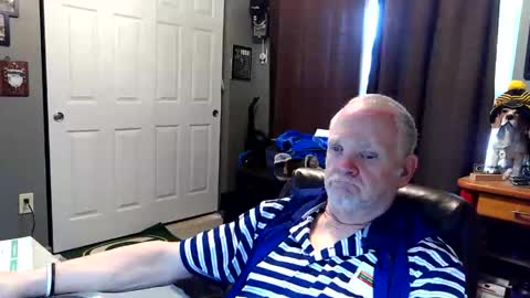 Snapshot of midwestdad09 chatting on 18, 4, 2026 midwestdad09 online show from 18, 4, 2026