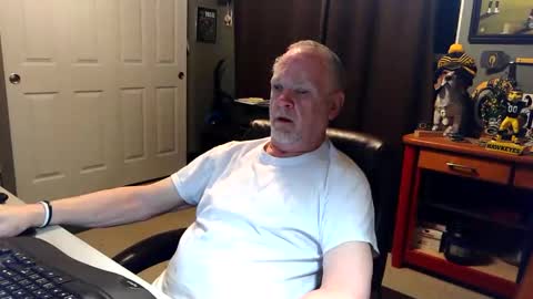 Snapshot of midwestdad09 chatting on 20, 4, 2026 midwestdad09 online show from 20, 4, 2026