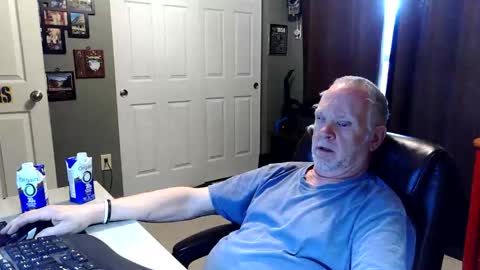 Snapshot of midwestdad09 chatting on 24, 4, 2026 midwestdad09 online show from 24, 4, 2026