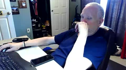 Snapshot of midwestdad09 chatting on 25, 4, 2026 midwestdad09 online show from 25, 4, 2026