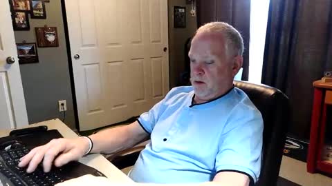 Snapshot of midwestdad09 chatting on 27, 4, 2026 midwestdad09 online show from 27, 4, 2026