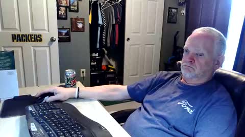 Snapshot of midwestdad09 chatting on 29, 4, 2026 midwestdad09 online show from 29, 4, 2026
