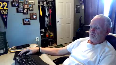 Snapshot of midwestdad09 chatting on 1, 5, 2026 midwestdad09 online show from 1, 5, 2026