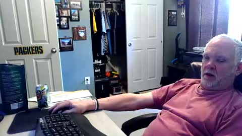 Snapshot of midwestdad09 chatting on 2, 5, 2026 midwestdad09 online show from 2, 5, 2026