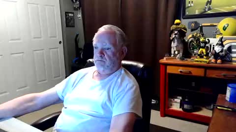 Snapshot of midwestdad09 chatting on 4, 5, 2026 midwestdad09 online show from 4, 5, 2026