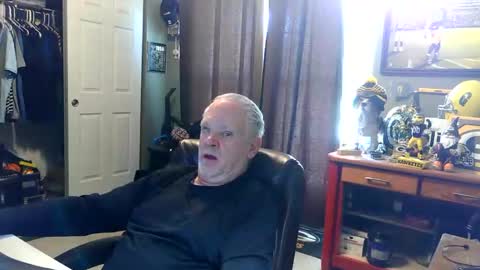 Snapshot of midwestdad09 chatting on 9, 5, 2026 midwestdad09 online show from 9, 5, 2026