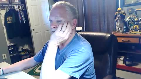 Snapshot of midwestdad09 chatting on 10, 5, 2026 midwestdad09 online show from 10, 5, 2026