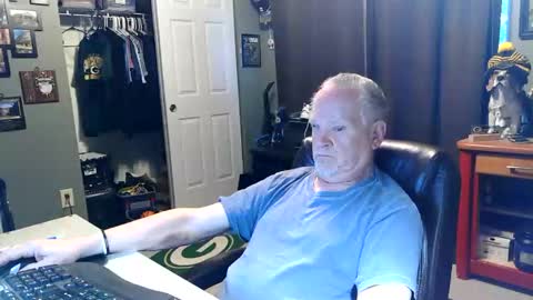 Snapshot of midwestdad09 chatting on 11, 5, 2026 midwestdad09 online show from 11, 5, 2026