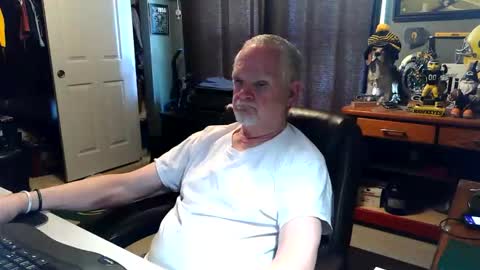 Snapshot of midwestdad09 chatting on 13, 5, 2026 midwestdad09 online show from 13, 5, 2026