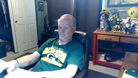 Snapshot of midwestdad09 chatting on 15, 5, 2026 midwestdad09 online show from 15, 5, 2026