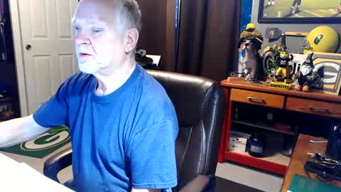 Snapshot of midwestdad09 chatting on 17, 5, 2026 midwestdad09 online show from 17, 5, 2026