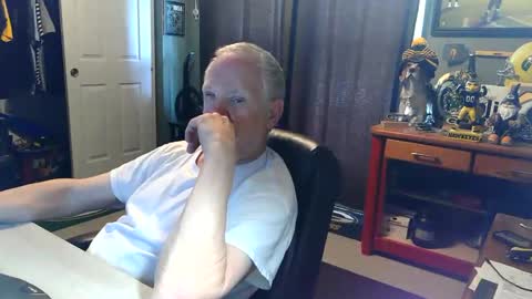 Snapshot of midwestdad09 chatting on 19, 5, 2026 midwestdad09 online show from 19, 5, 2026