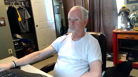 Snapshot of midwestdad09 chatting on 21, 5, 2026 midwestdad09 online show from 21, 5, 2026