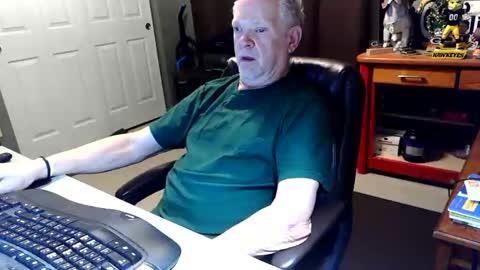 Snapshot of midwestdad09 chatting on 24, 5, 2026 midwestdad09 online show from 24, 5, 2026