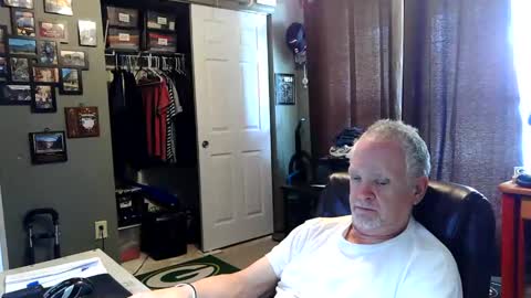 Snapshot of midwestdad09 chatting on 27, 5, 2026 midwestdad09 online show from 27, 5, 2026