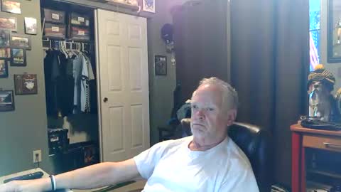 Snapshot of midwestdad09 chatting on 31, 5, 2026 midwestdad09 online show from 31, 5, 2026