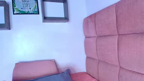 Snapshot of miia_01_ chatting on 10, 9, 2025 Mia online show from 10, 9, 2025