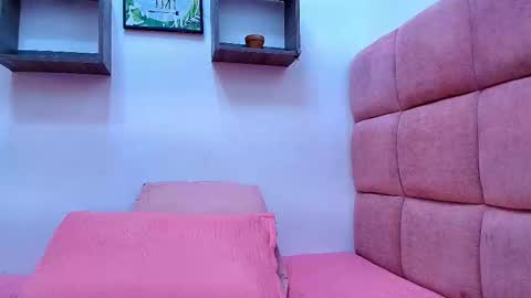 Snapshot of miia_01_ chatting on 21, 9, 2025 Mia online show from 21, 9, 2025