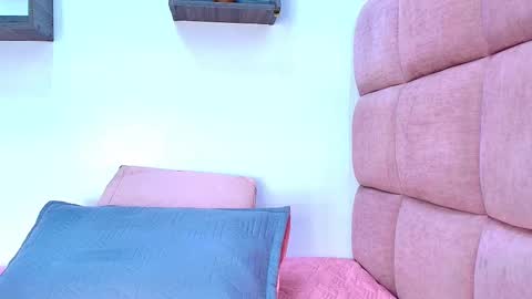 Snapshot of miia_01_ chatting on 23, 9, 2025 Mia online show from 23, 9, 2025