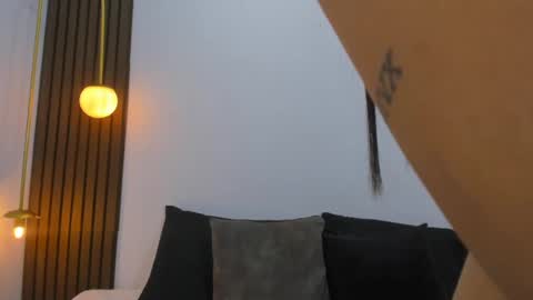 Mia  online show from 4, 2, 2025