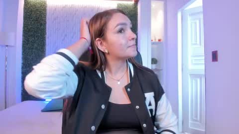 Miia 3 online show from 4, 10, 2025