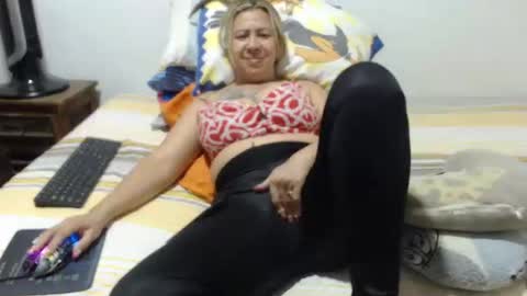 Snapshot of miilu74 chatting on 17, 11, 2025 Miilu74 online show from 17, 11, 2025