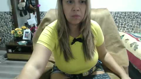 Snapshot of miilu74 chatting on 15, 12, 2025 Miilu74 online show from 15, 12, 2025