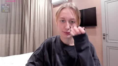 Snapshot of mika_ray chatting on 13, 12, 2025 Mika online show from 13, 12, 2025